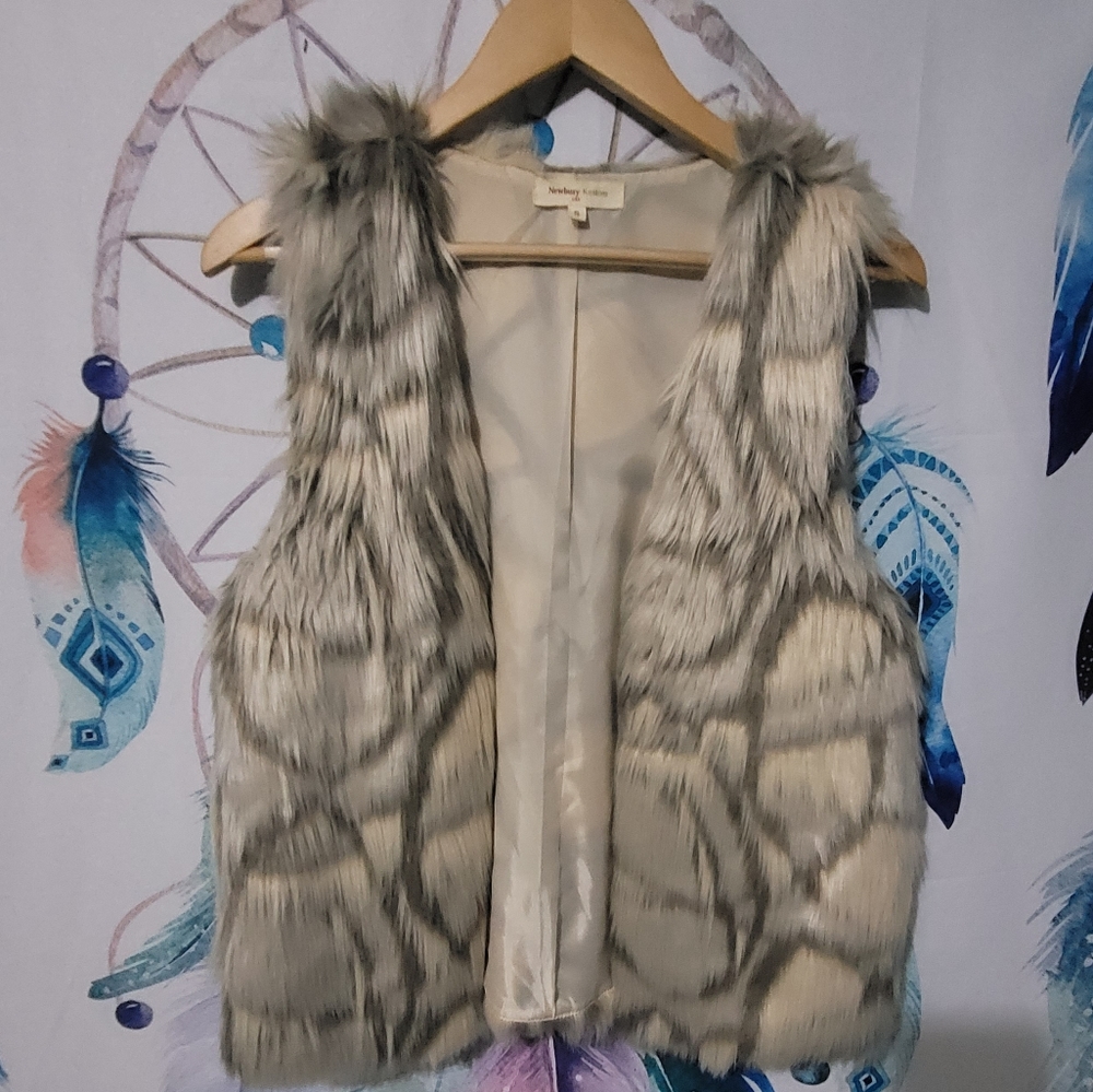 Khaki faux fur vest